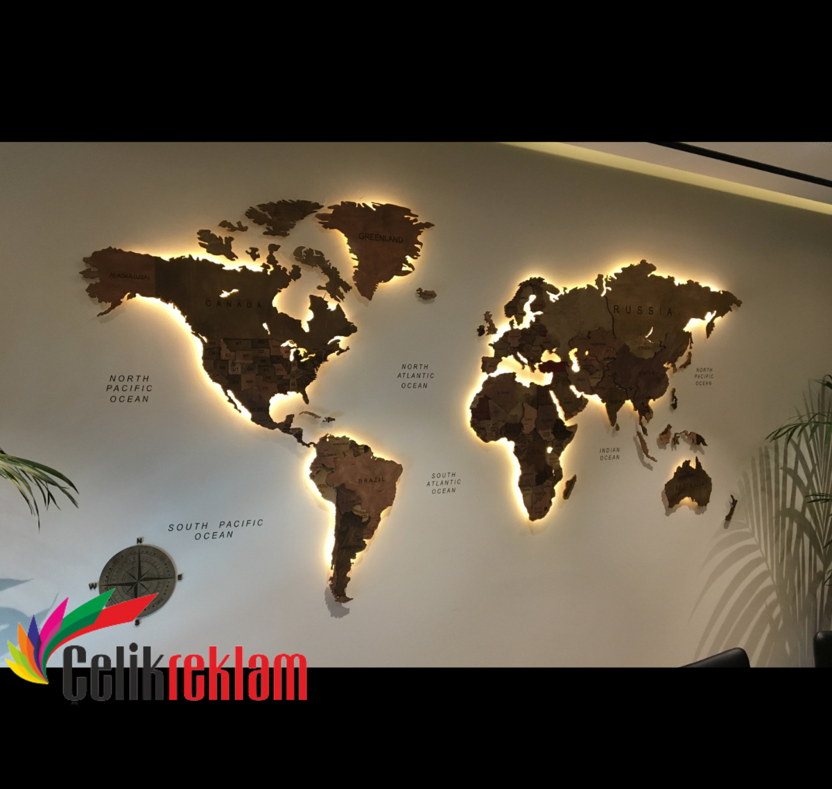 Ofis içi ışıklı dünya haritası